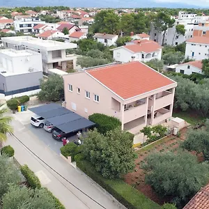 Mario Apartman Vir